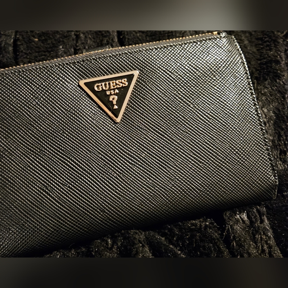 GUESS WALLET
